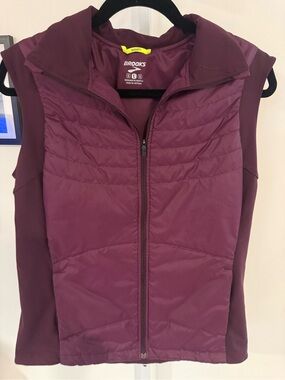 Brooks Women's Plum Quilted Sleeveless Vest